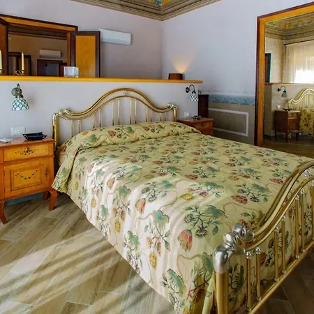 Piazza Duomo Palazzo Pirajno Cefalù